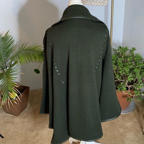 NWT Patricia Nash Sleeved Cape - Picture 8 of 10
